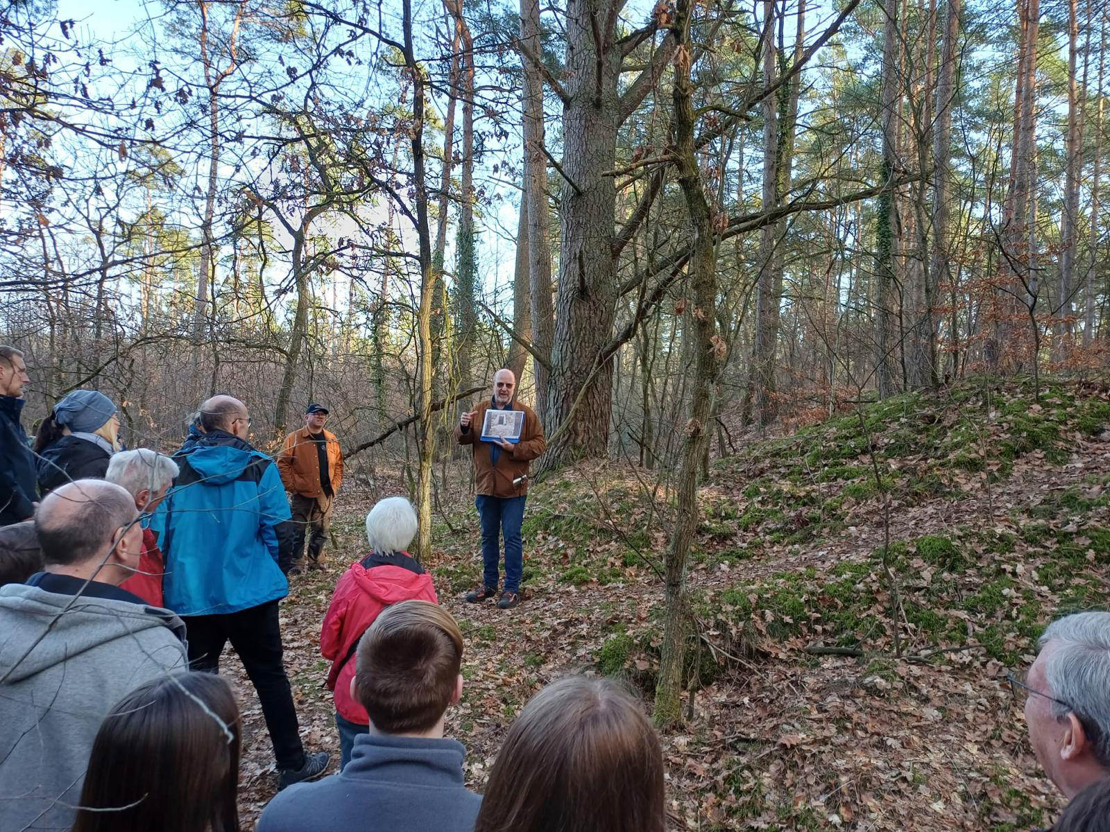 Entdeckungstour im ehemaligen Oelhof-Gelände