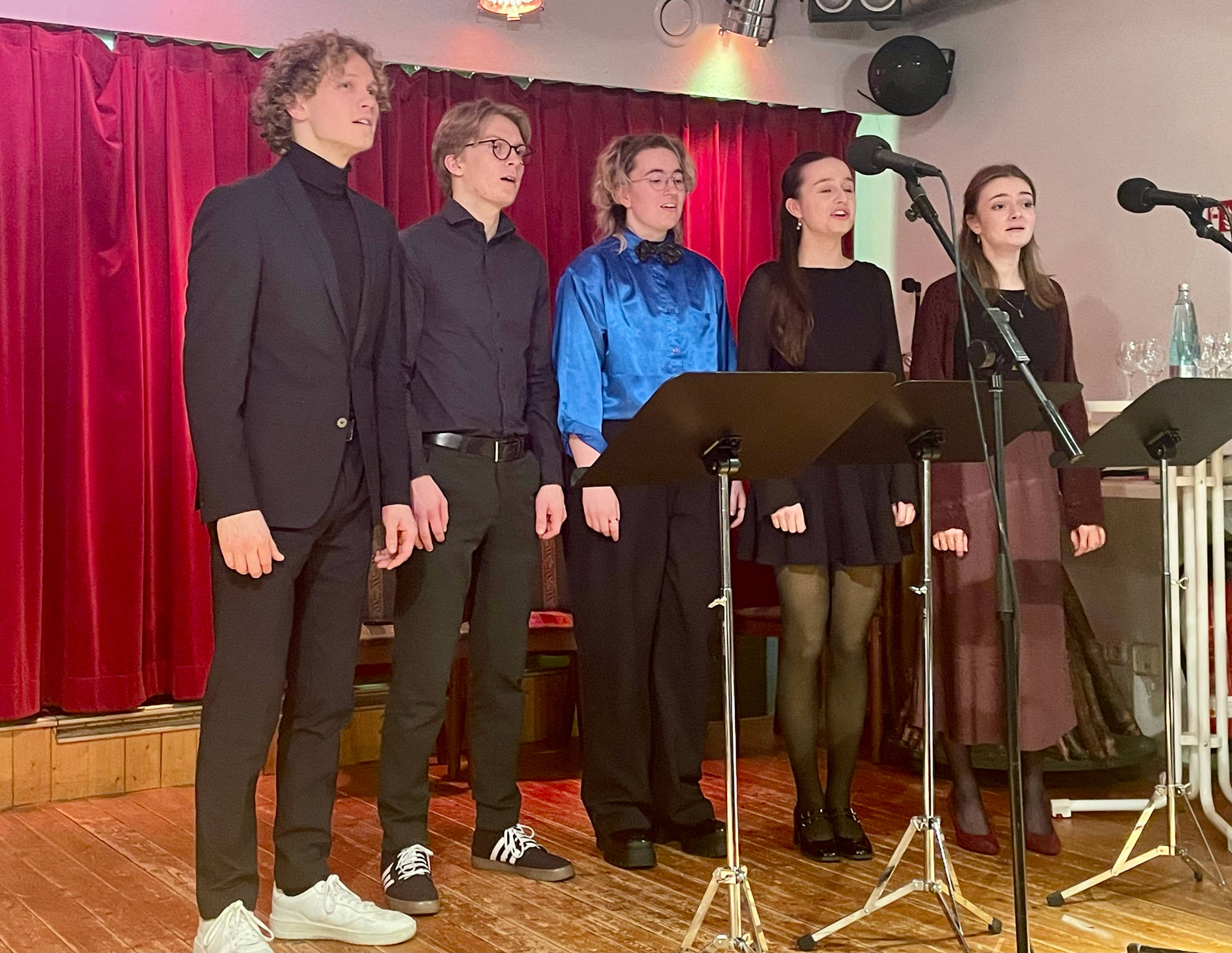 Anton von Mansberg, Leo Ehmke, Frithjof Gerken, Pia Naegeli, Anneke Kramer singen Musicals auf der 70-Jahrfeier des Kultur- und Heimatkreises Bleckede