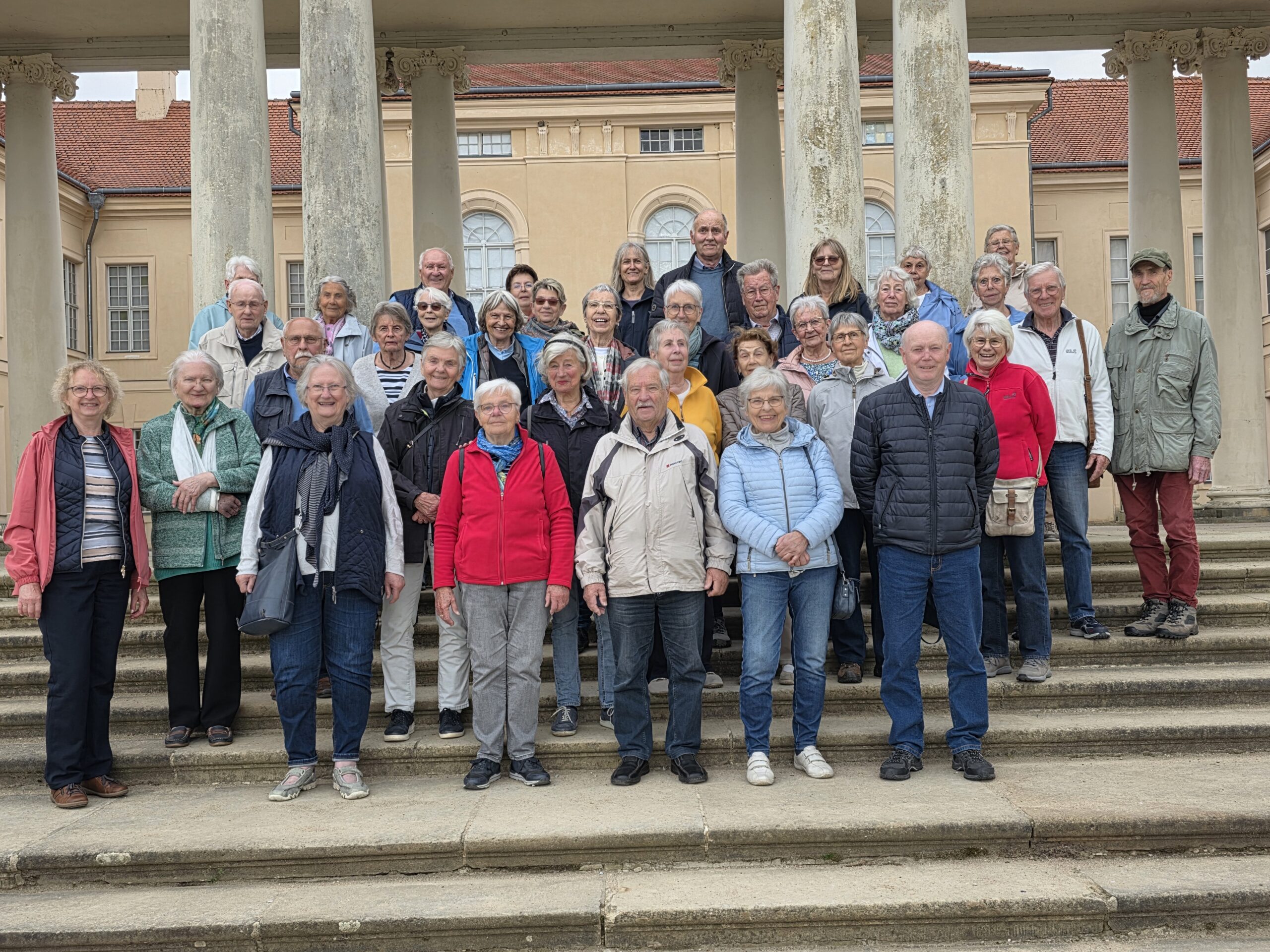 Gruppenfoto am Schloss Rheinfell