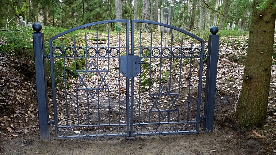 Wanderung über den Jüdischen Friedhof in Bleckede